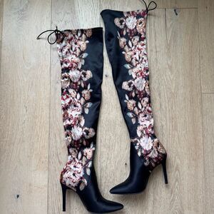 Jessica Simpson Over The Knee Stretch Black Floral Stiletto 4” Heel Size 6 Black